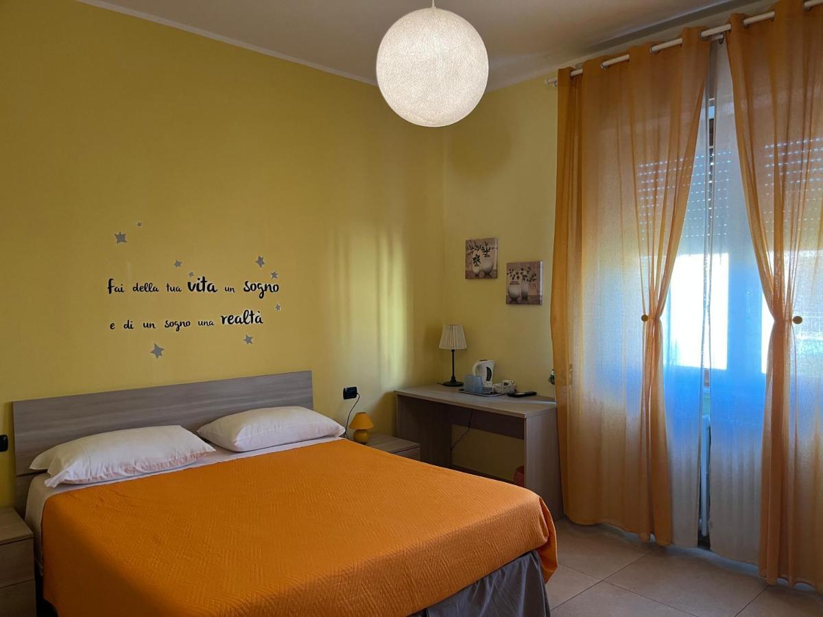 Color House Malpensa B&B Cassano Magnago ภายนอก รูปภาพ