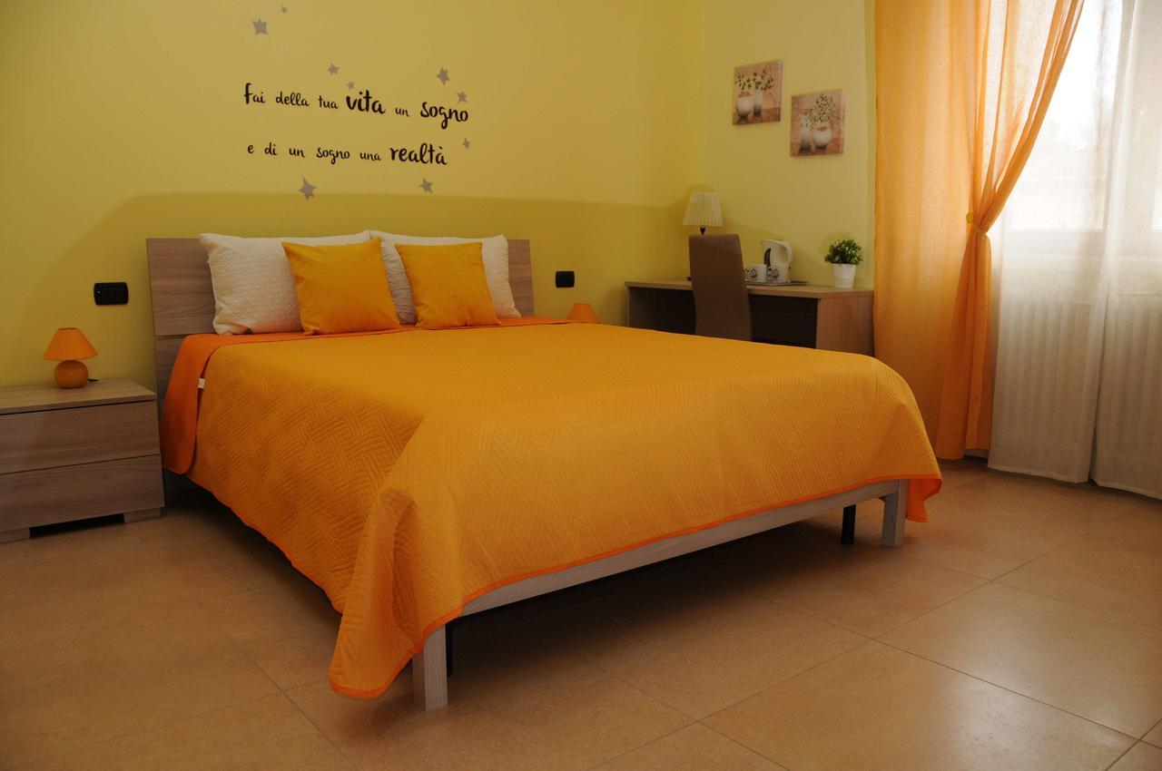 Color House Malpensa B&B Cassano Magnago ภายนอก รูปภาพ