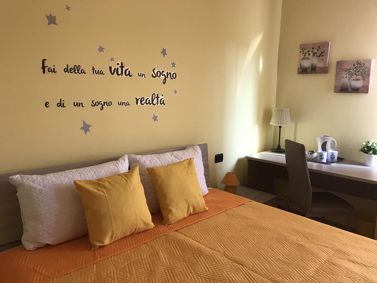 Color House Malpensa B&B Cassano Magnago ภายนอก รูปภาพ