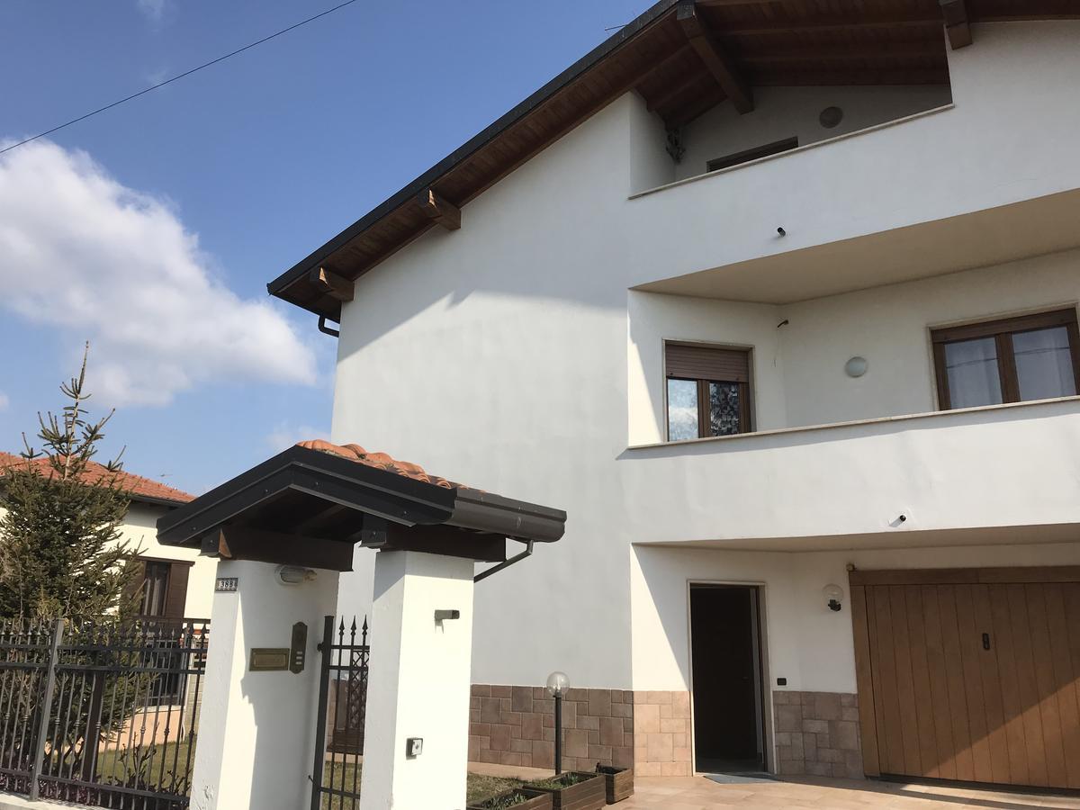 Color House Malpensa B&B Cassano Magnago ภายนอก รูปภาพ