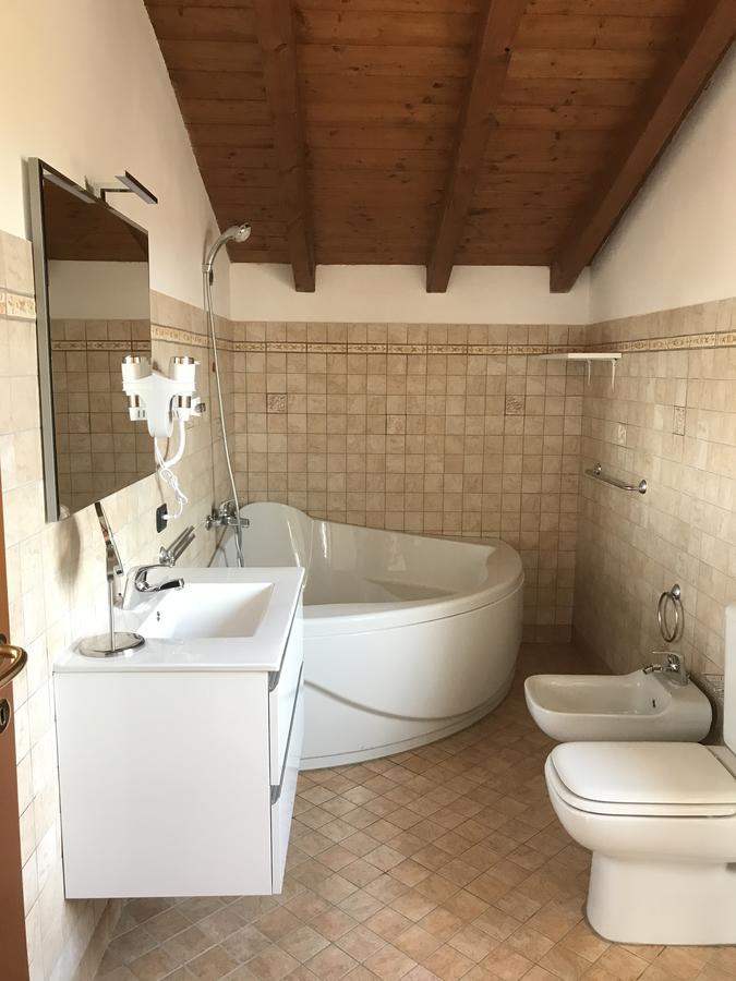Color House Malpensa B&B Cassano Magnago ภายนอก รูปภาพ